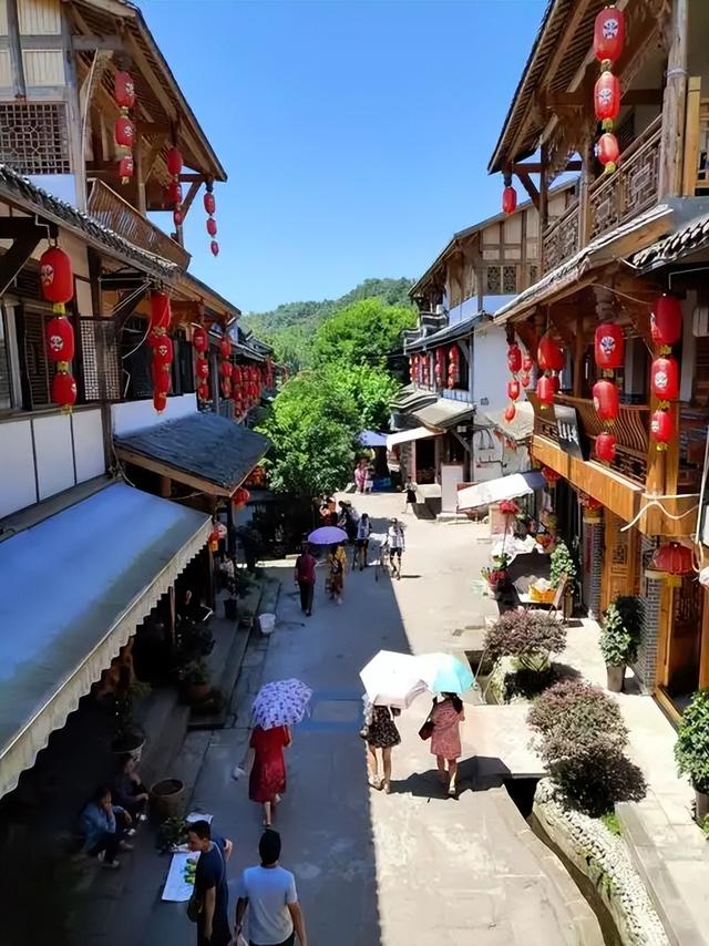 成都彭州一日游最佳景点有哪些？古寺、森林等，休闲避暑好去处
