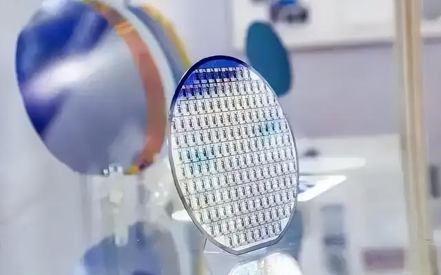 报复来了，高市准备出王牌：半导体制造关键材料，中方别想进口了