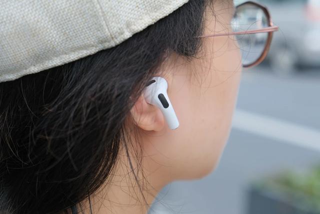 AirPods Pro 3 首发体验：降噪续航双升级，还能「听见」心跳……