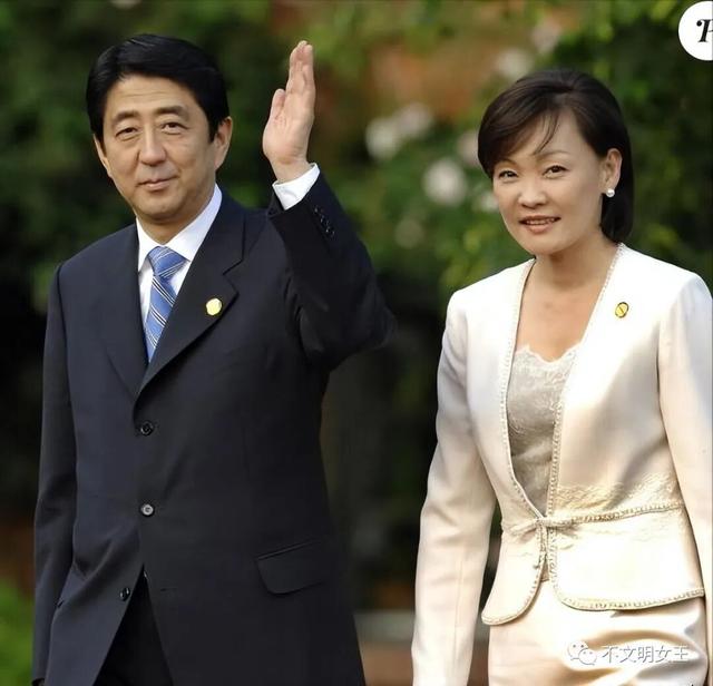 61岁安倍昭恵：丈夫遇刺后搬离婆家，种地疗伤，常去安倍坟前上香