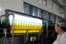 一年卖出 32 亿！这个中国最“土”饮料火了，打的可口可乐措手不及图片