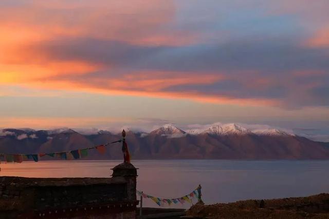 西藏没有海，却收集了世间所有蓝