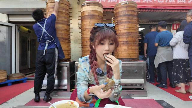 不打卡也能爱上青岛！轮渡追海鸥和早市啃馒头，体验本地人生活