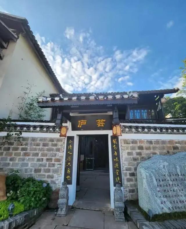 五彩斑斓营造出如梦如幻的古典意境