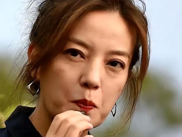 封杀四年，49岁赵薇突传消息，因胃癌去世传闻5个月前就真相大白