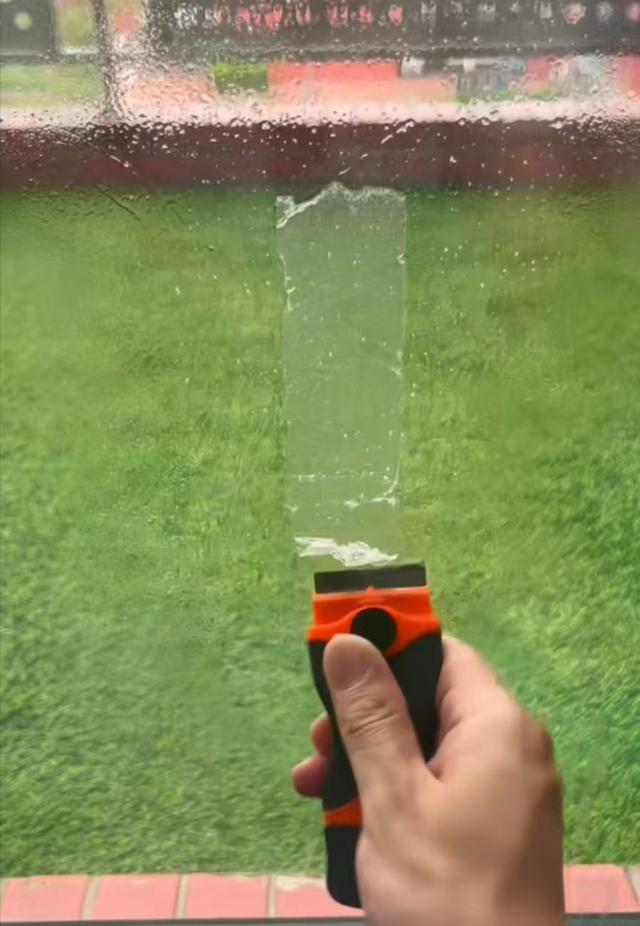 【实测】办公室玻璃门除胶神器！3分钟还你崭新玻璃