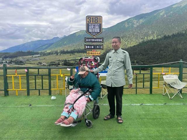 爱情最美的样子：71岁的他带着67岁的瘫痪妻子自驾游全国