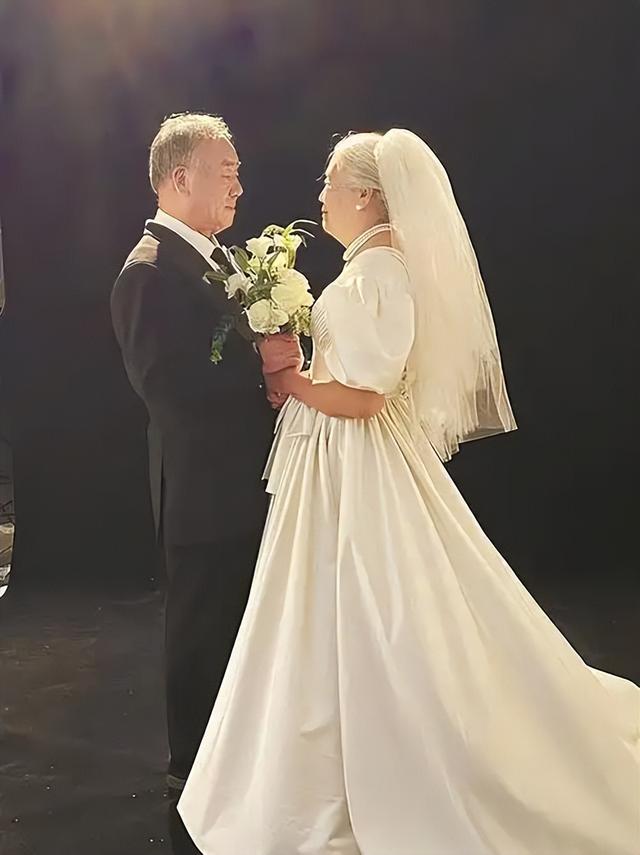 超越216岁高龄！全球最长婚龄诞生，爱情熬过战火与偏见
