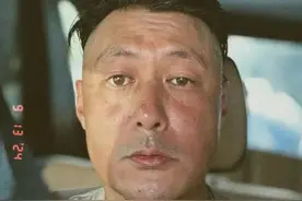 42岁余文乐颜值断崖式崩坏，网友担心中风前兆，旧敌与其不分伯仲图片