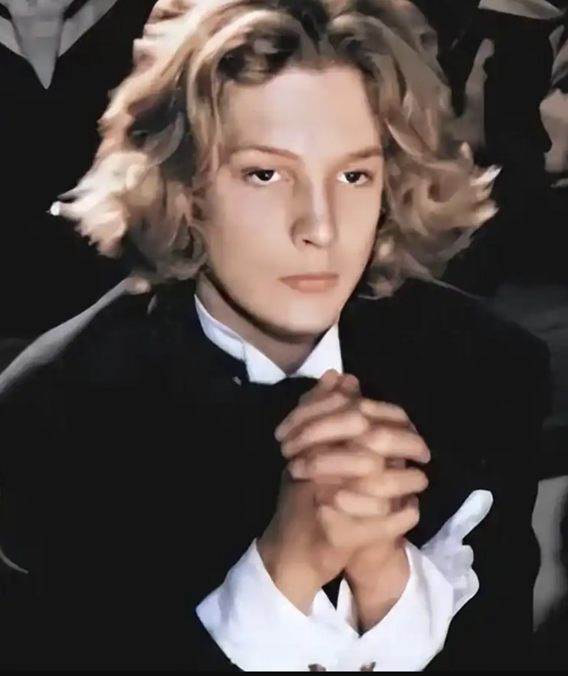 一路走好！短短半月，7位明星名人传死讯，最大103岁，最小28岁