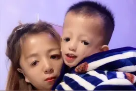 “鸟脸”宝妈不听劝阻生二胎，儿子遗传其外貌智力受损，如今怎样图片