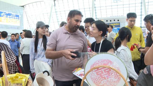 广灵特色文旅产品惊艳亮相北京清河高铁站