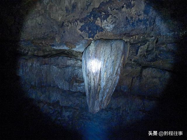 探险贵州深山原始溶洞，遇见一个躲匪洞、一座红军坟