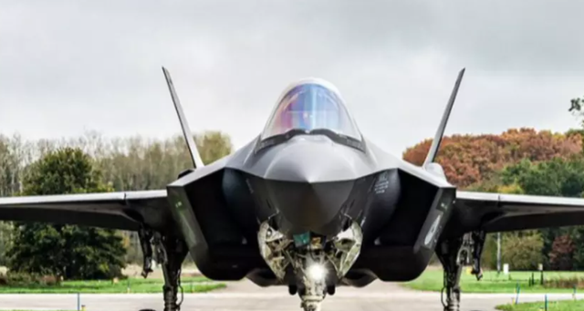 俄军3枚核导弹升空，普京亲自坐镇指挥，提醒西方自己宝刀未老