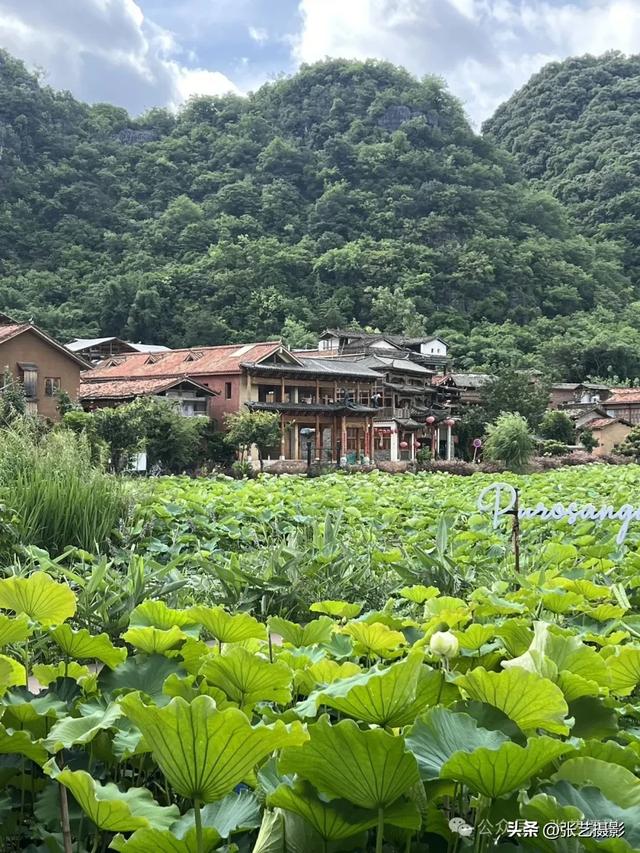 云南普者黑，水墨仙人洞村