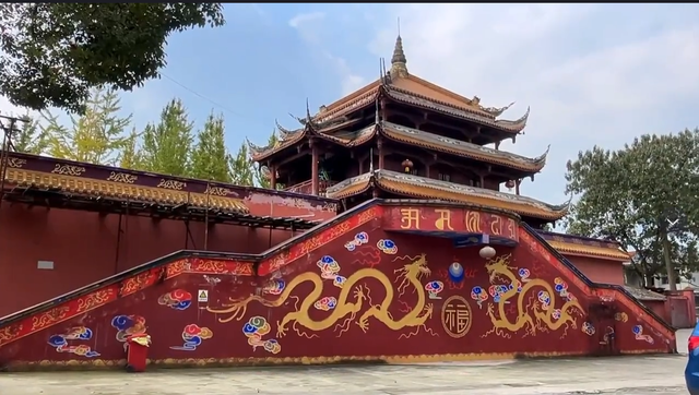 四川令人敬佩的古寺，飞檐翘角古朴古香，金碧辉煌却游客不多
