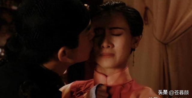 她出身清华大学，因拍三级片与父母决裂，如今再不让女儿进娱乐圈