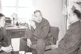 1964年，中国原子弹引爆成功，一扫厕老头却捶胸大哭：为什么呀！图片