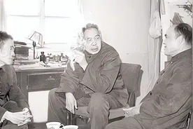 1964年，中国原子弹引爆成功，一扫厕老头却捶胸大哭：为什么呀！图片