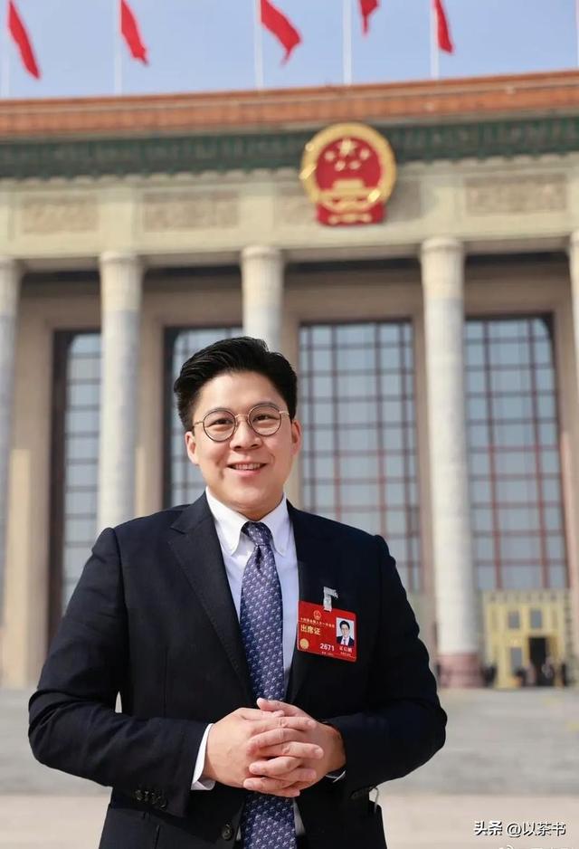 阅兵临近，霍家三父子一张北京合照暴露真实处境，目的果然不一般