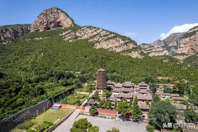 晋北“迷你悬空寺”藏不住了！1.5小时打卡“洞寺双璧”丨灵丘