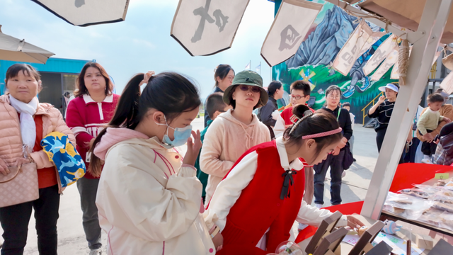 “空中芭蕾”绽放十里长山，“宜城市集”点燃消费热潮