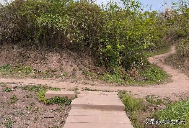成都近郊，超级冷门徒步，山野藏流传已久的石屋，地铁公交直达！