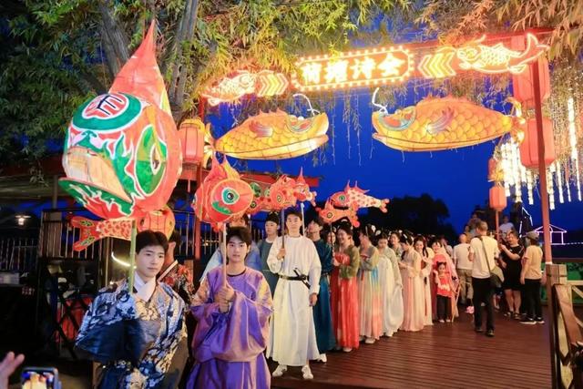 变着“花漾”宠游客，“水城双赛”人气旺~这就是新津的“津”彩生活！