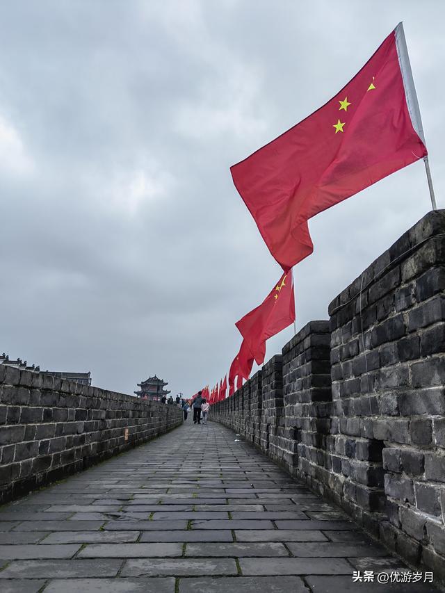 襄阳古城汉江风景很美