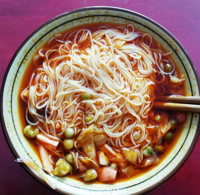 正式通车！全线免费！新挖赏秋天花板小城，绝美彩林不输九寨！地道美食50元吃爽！