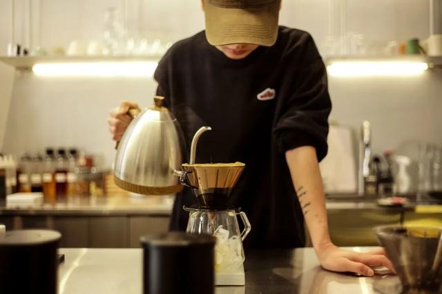 不走寻常路的国际化县城，关心一日三餐，更关心咖啡和汇率