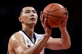 炸窝了！36岁易建联被曝嫖娼，诸多现场照片流出，事后给1500小费图片
