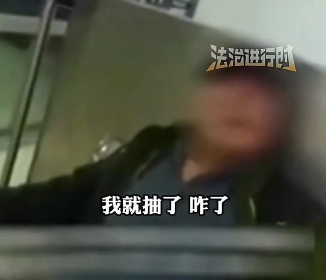 喝多了就敢跟民警叫板？醉汉在派出所抽烟还推民警？最后下场如何