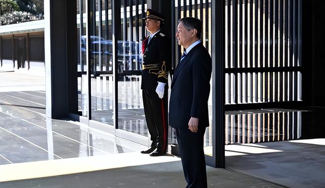 日本天皇亲自出山	，对中国的反击正式开始，高市早苗憋出了一妙计