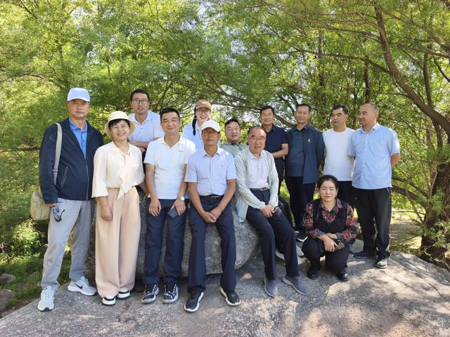 积石山县文学赋能采风活动临夏州本土作家走进积石山县石海景区