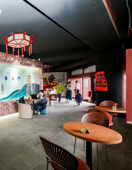 永定塔九层上新啦！观光望远镜带你 “一键拉近” 山河盛景，解锁北京全景视角～