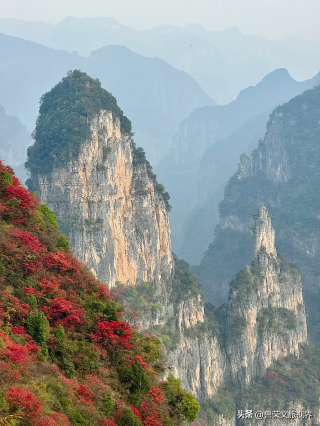 徒步三峡：霜叶漫山处，一步一千年