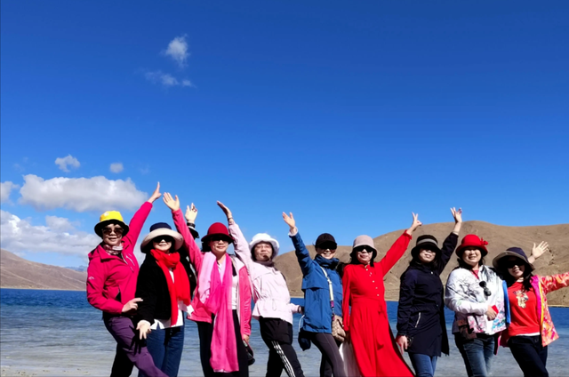 退休8年，换了3种旅行方式都放弃后，才发现人老了这样旅行更自在