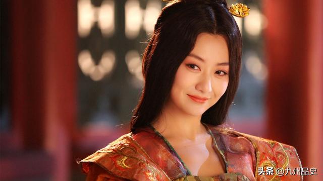 只因长得太美，她先后被6人轮番霸占60年，48岁依然被人争抢宠爱