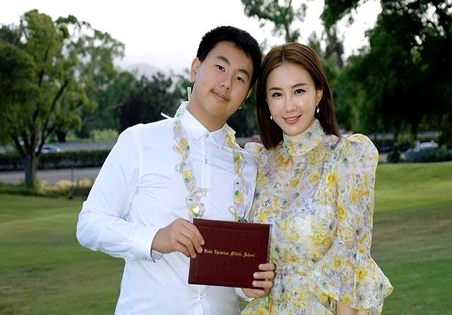 香港知名女星移居美国，豪宅背山靠海，未婚生子感情状况成谜
