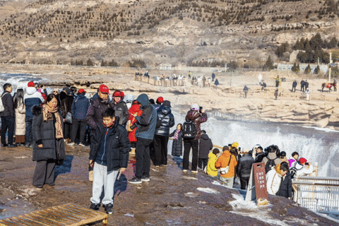 坐着高铁“回延安” 丨首批西延高铁旅游团抵达陕西壶口瀑布