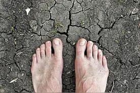 脚背隐隐约约疼是怎么了图片