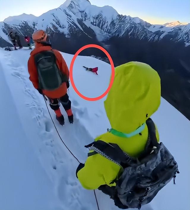 驴友雪山坠崖身亡，遇难画面曝光，身份被扒太可惜，网友却不同情