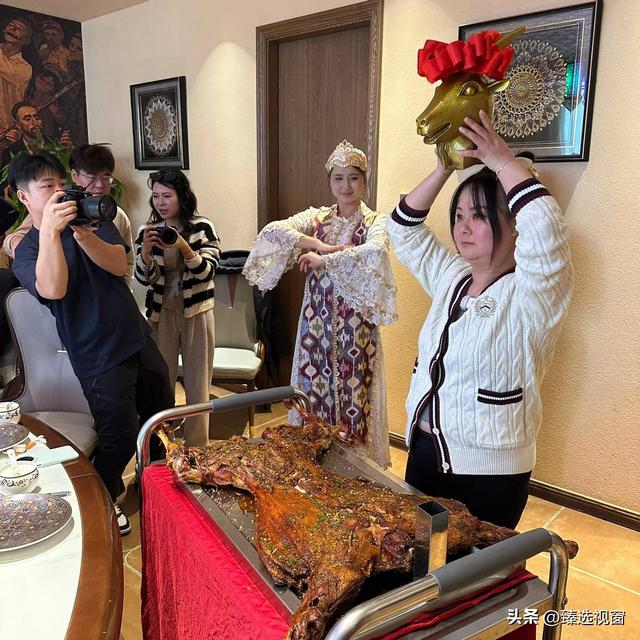 央视热播剧《红石榴餐厅》带火乌鲁木齐，新疆冰雪季魅力无穷