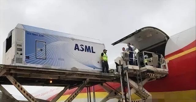 中、美、欧、日等纷纷行动，ASML公开表态，外媒：唯独中国不可以