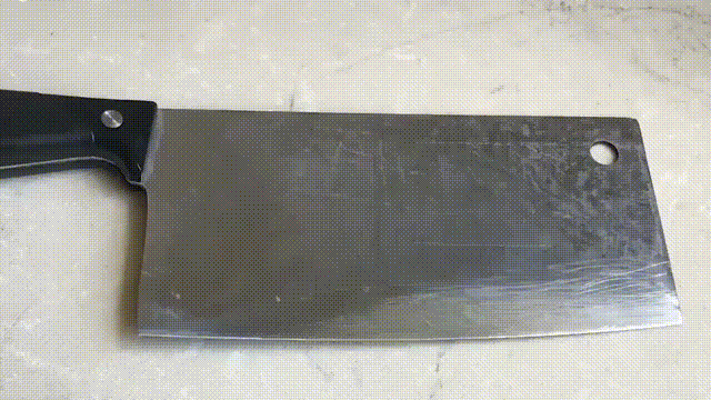 家里菜刀有圆孔的要留意，我也是才知道	，上面居然还有个隐藏功能