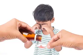 药监局已禁售！孩子感冒，含有这几个字的药不要吃，可能损伤肝肾图片