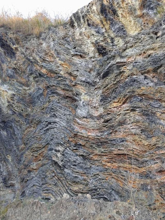 杭州南部诸暨的一处上古地质褶皱奇观