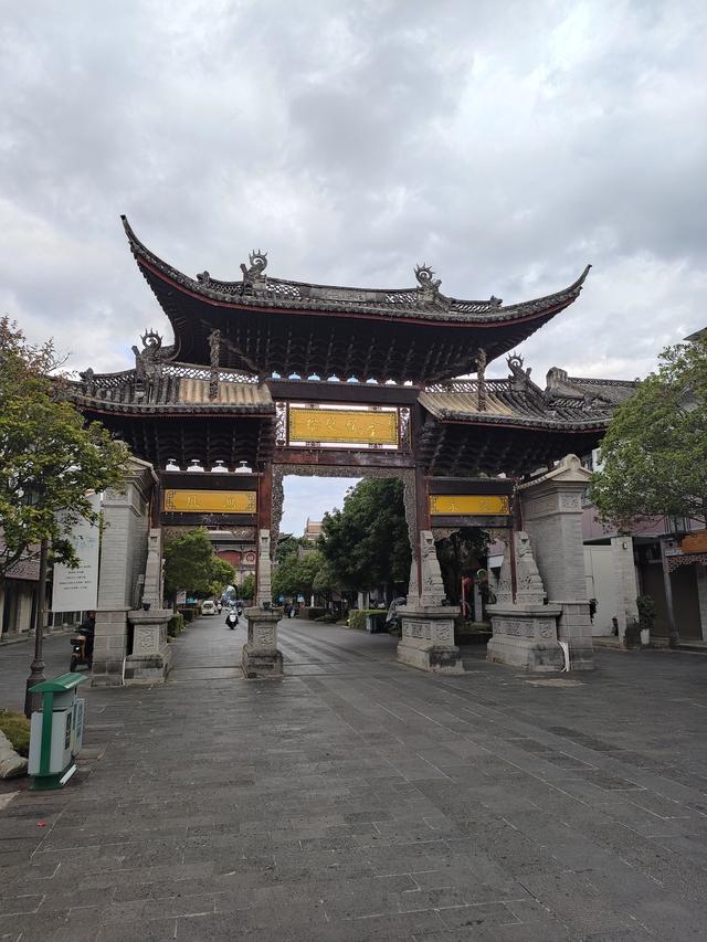 四赴腾马看腾冲 在英雄之城唤醒内心的英雄