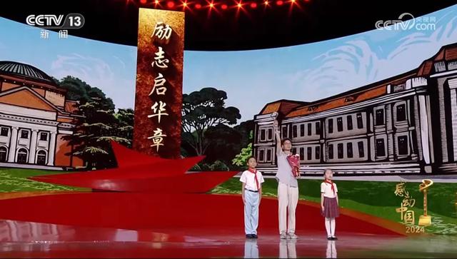 庞众望回应与女友拍“领证照”：拍着玩，不确定何时领证；知情人称其女友是邻村人，在县城补习班教学时相识